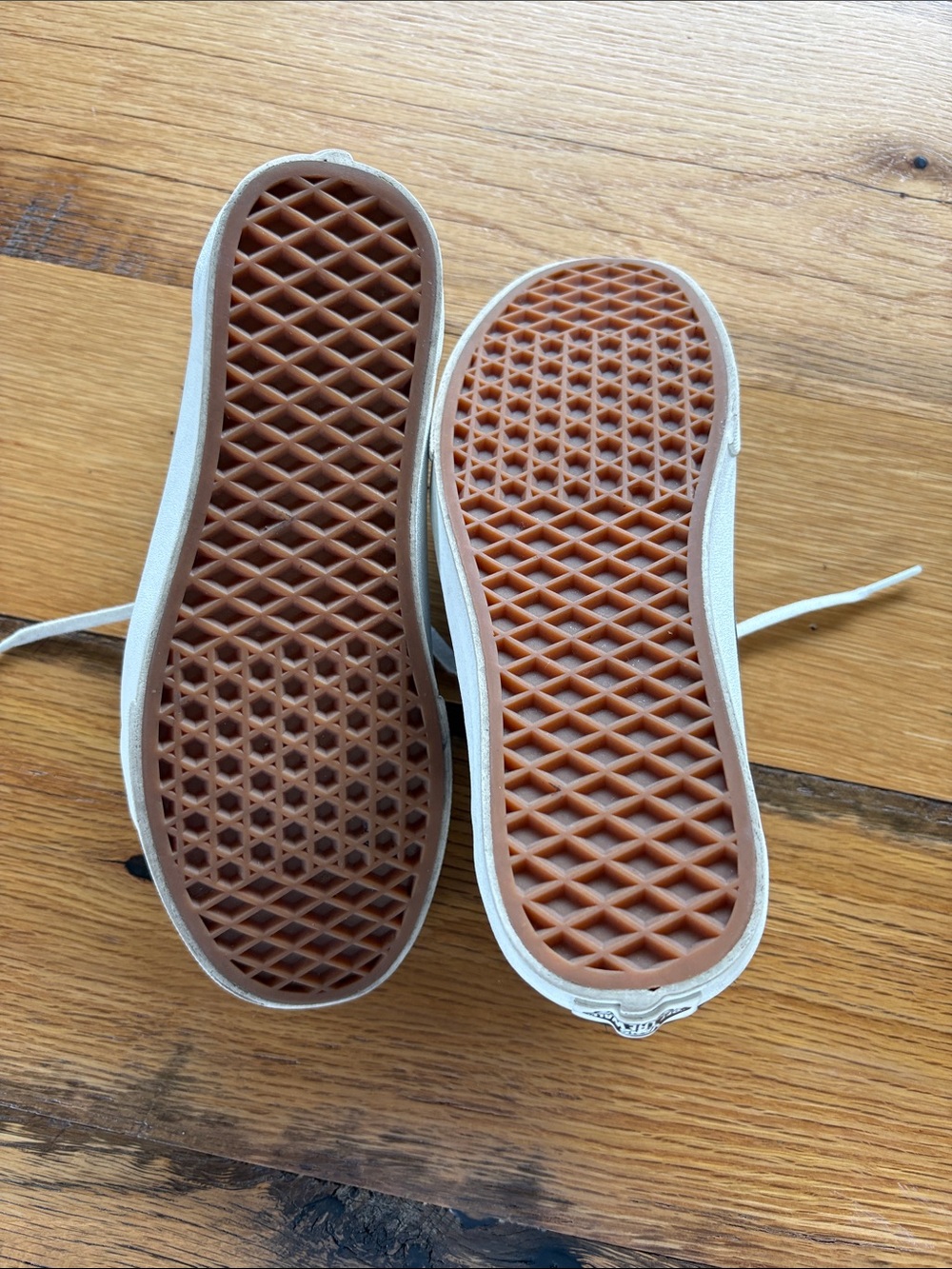 Vans Black and White Women's Low-Top Sneakers - Womens 7-1/2 (Mens 6) - Picture 6 of 6